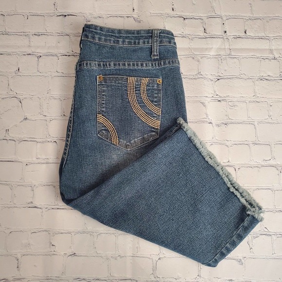 Prana Frayed Denim Shorts Bermuda Large Embroidered Medium‎ Wash Pockets - Picture 1 of 9